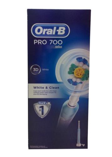 La brosse à dent électrique Oral-B Pro 700 3D Withe & Clean nettoie et élimine 2 fois plus de plaque dentaire qu’un brossage manuel.