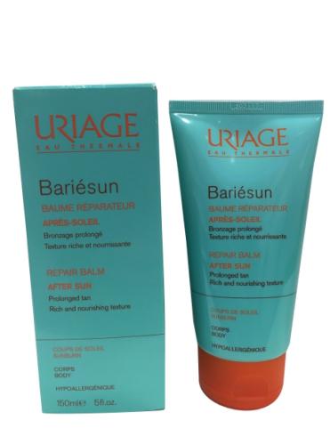 Le baume Réparateur Corporel Bariésun hydrate la peau et prolonge le bronzage.