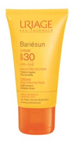 La crème solaire Uriage Bariésun SPF 30 assure une haute protection pour les peaux sensibles.